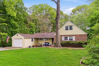 4 Meadowood Court, Huntington, NY 11743