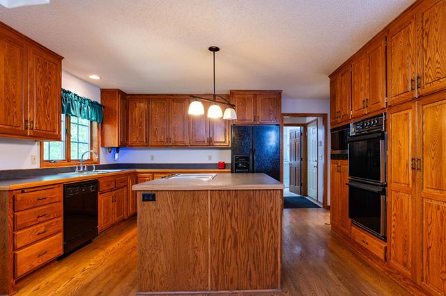 875 Midwest Trail N, Lake Elmo, MN 55042