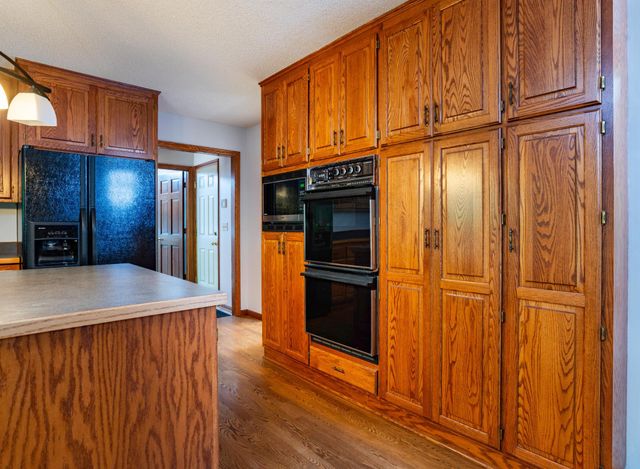 875 Midwest Trail N, Lake Elmo, MN 55042