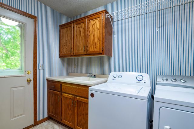 875 Midwest Trail N, Lake Elmo, MN 55042