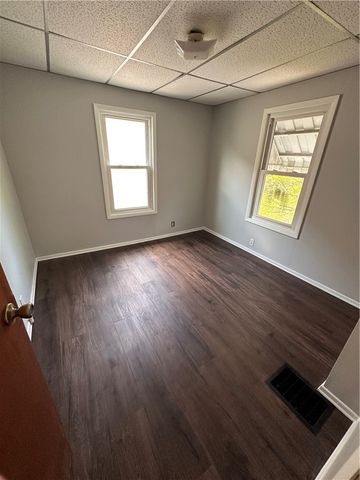1418 Beckham St, Perry Hilltop, PA 15212
