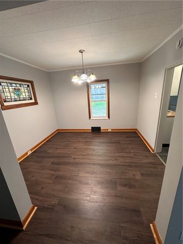 1418 Beckham St, Perry Hilltop, PA 15212