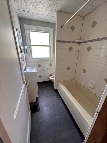 1418 Beckham St, Perry Hilltop, PA 15212