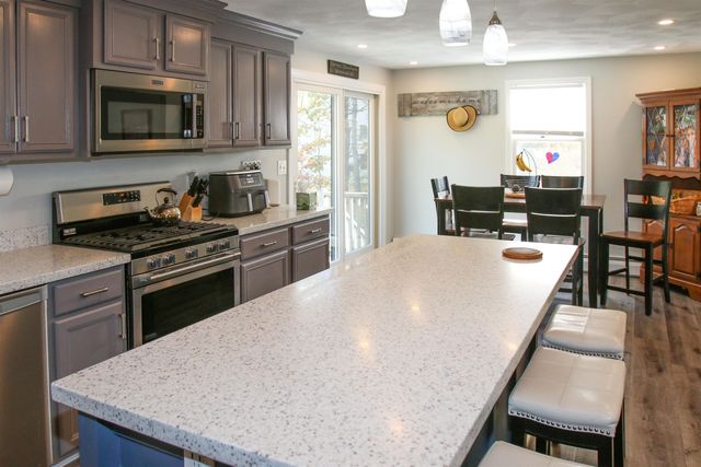 2 Skunk Road, Merrimac, MA 01860