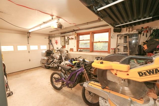 2 Skunk Road, Merrimac, MA 01860