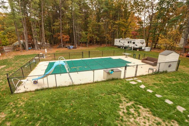 2 Skunk Road, Merrimac, MA 01860