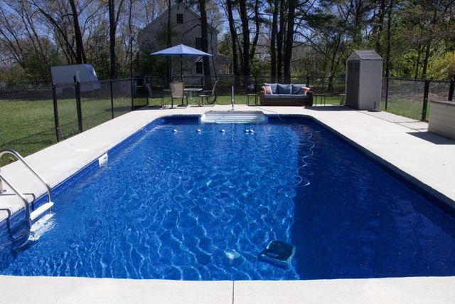 2 Skunk Road, Merrimac, MA 01860