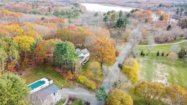 2 Skunk Road, Merrimac, MA 01860