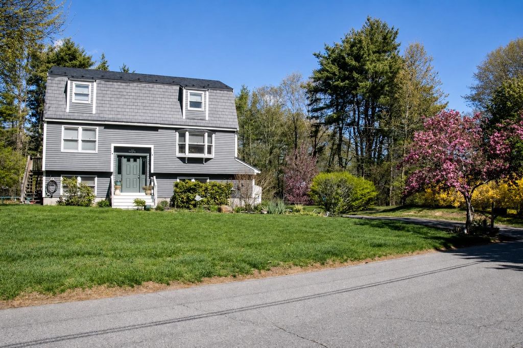 2 Skunk Road, Merrimac, MA 01860
