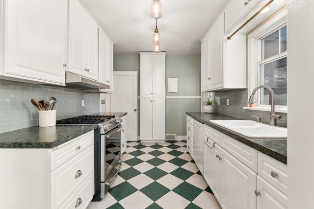 1907 S Cedar St, Spokane, WA 99203