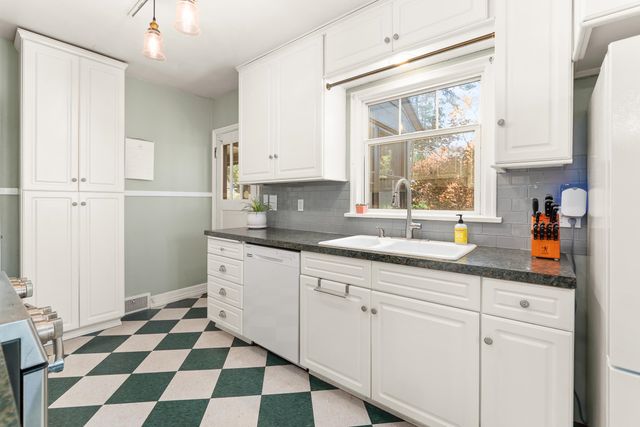 1907 S Cedar St, Spokane, WA 99203
