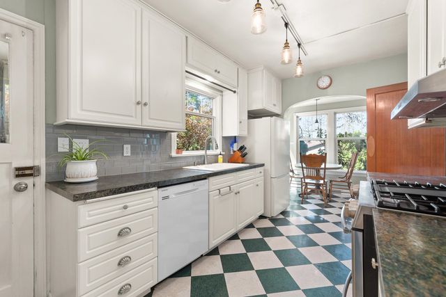 1907 S Cedar St, Spokane, WA 99203