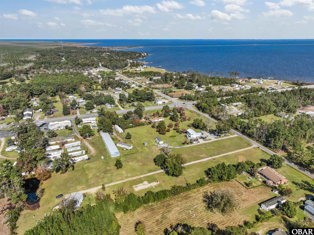 Image 7 of property listing at 7636 Shipyard Road, Manns Harbor, NC 23168
