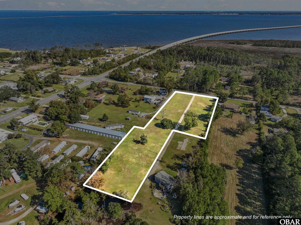 Image 10 of property listing at 7636 Shipyard Road, Manns Harbor, NC 23168
