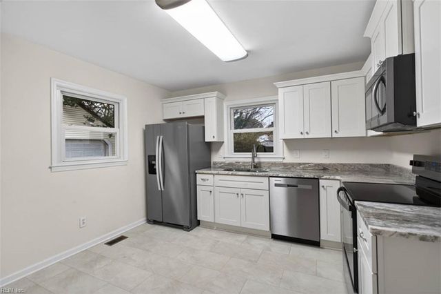 3 Roosevelt DR, Newport News, VA 23608