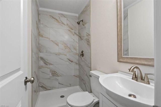 3 Roosevelt DR, Newport News, VA 23608