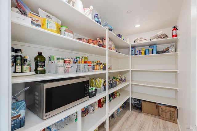 7448 Wendy Dr, Rohnert Park, CA 94928