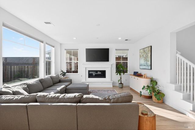 7448 Wendy Dr, Rohnert Park, CA 94928