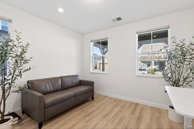 7448 Wendy Dr, Rohnert Park, CA 94928