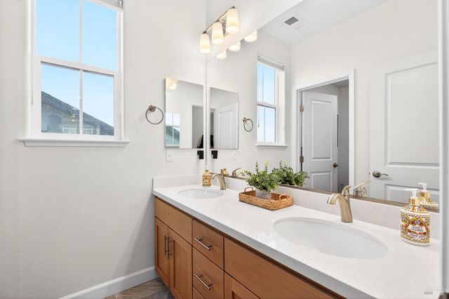 7448 Wendy Dr, Rohnert Park, CA 94928