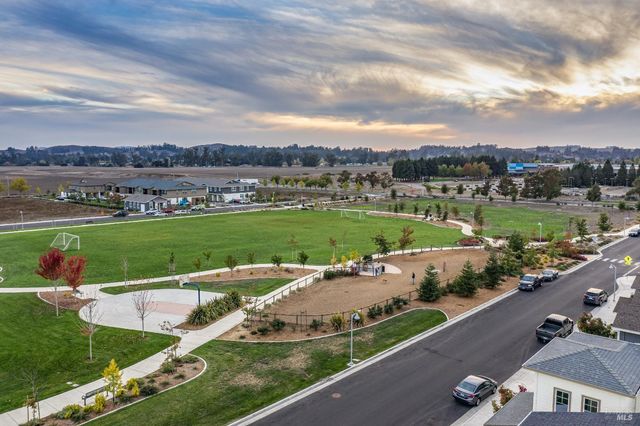 7448 Wendy Dr, Rohnert Park, CA 94928