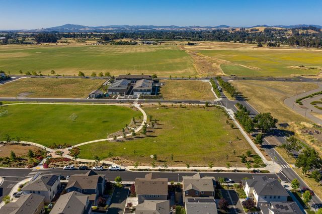 7448 Wendy Dr, Rohnert Park, CA 94928