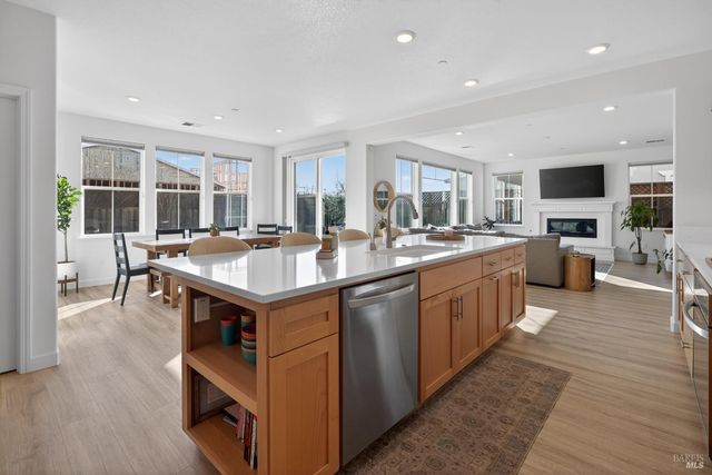 7448 Wendy Dr, Rohnert Park, CA 94928