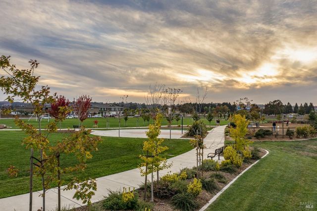 7448 Wendy Dr, Rohnert Park, CA 94928