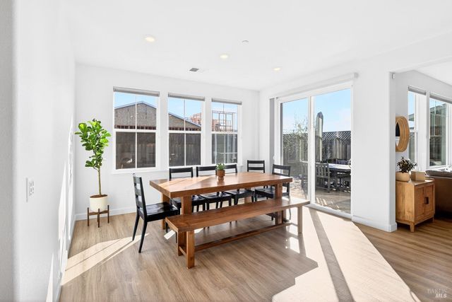 7448 Wendy Dr, Rohnert Park, CA 94928