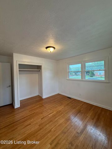 5400 Monaco Dr, Louisville, KY 40219
