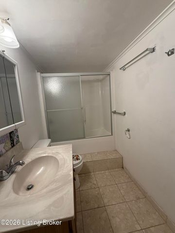 5400 Monaco Dr, Louisville, KY 40219