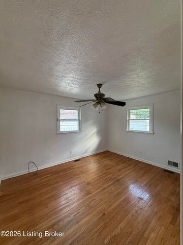 5400 Monaco Dr, Louisville, KY 40219