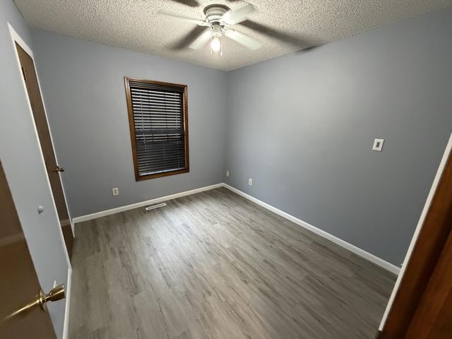 1645 N Old Orchard Avenue, Springfield, MO 65803