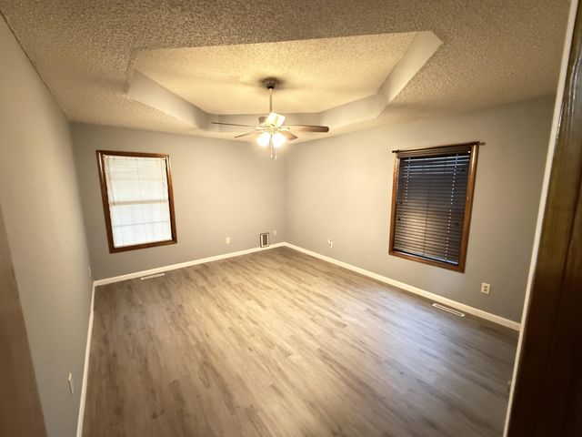 1645 N Old Orchard Avenue, Springfield, MO 65803