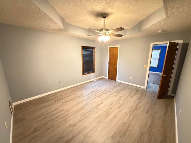 1645 N Old Orchard Avenue, Springfield, MO 65803