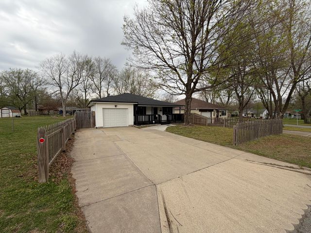 1645 N Old Orchard Avenue, Springfield, MO 65803