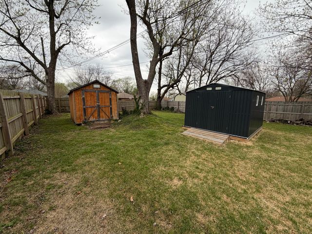 1645 N Old Orchard Avenue, Springfield, MO 65803