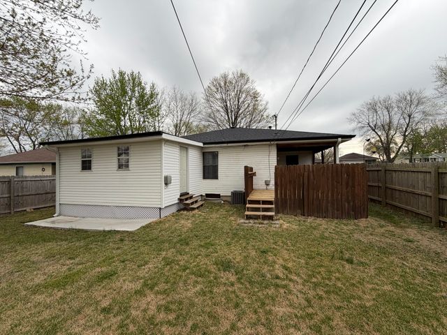 1645 N Old Orchard Avenue, Springfield, MO 65803