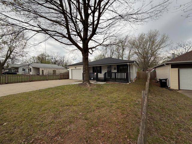 1645 N Old Orchard Avenue, Springfield, MO 65803