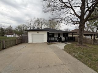 1645 N Old Orchard Avenue, Springfield, MO 65803