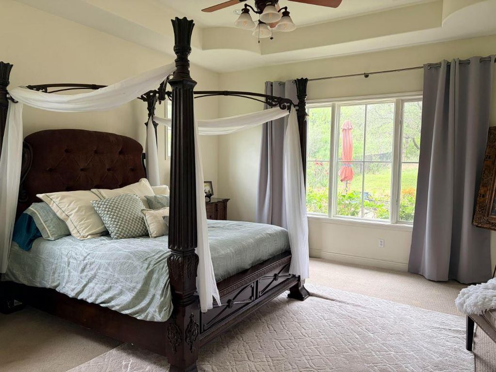 1603 Las Entradas DR, Spicewood, TX 78669