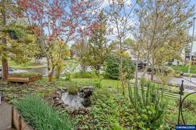 2443 SW Taylor Dr, Mcminnville, OR 97128