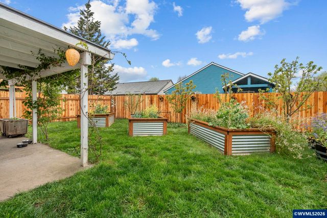2443 SW Taylor Dr, Mcminnville, OR 97128