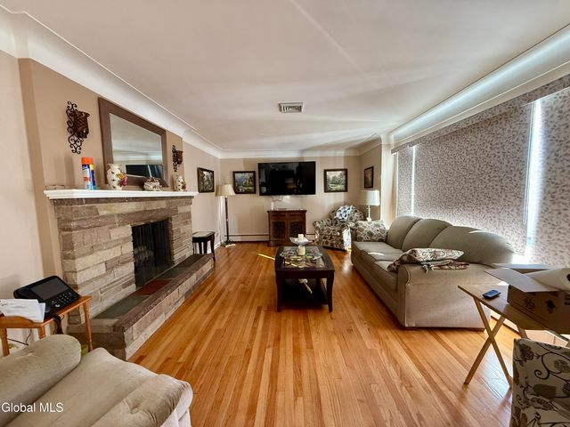 22 Peter Lane, Amsterdam, NY 12010