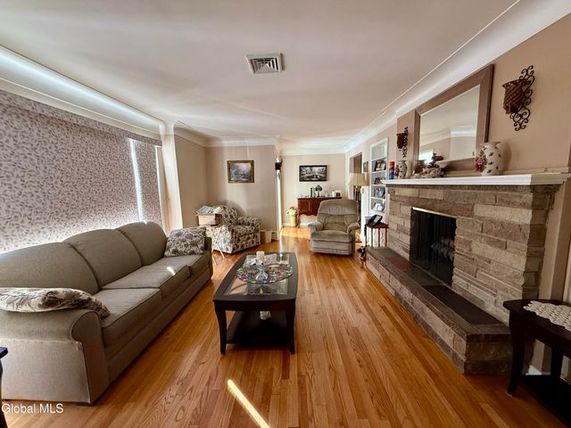 22 Peter Lane, Amsterdam, NY 12010