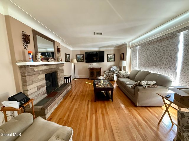 22 Peter Lane, Amsterdam, NY 12010