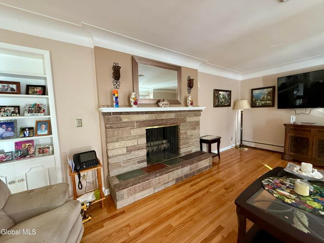 22 Peter Lane, Amsterdam, NY 12010