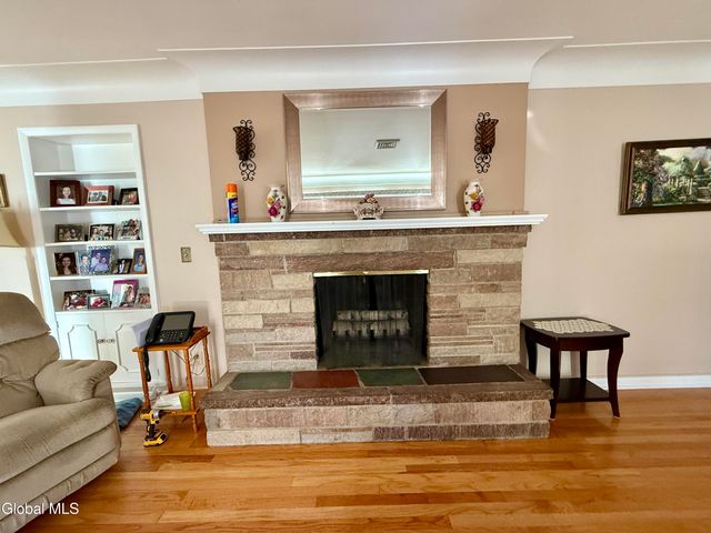 22 Peter Lane, Amsterdam, NY 12010