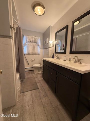 22 Peter Lane, Amsterdam, NY 12010