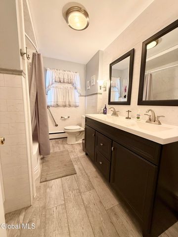 22 Peter Lane, Amsterdam, NY 12010